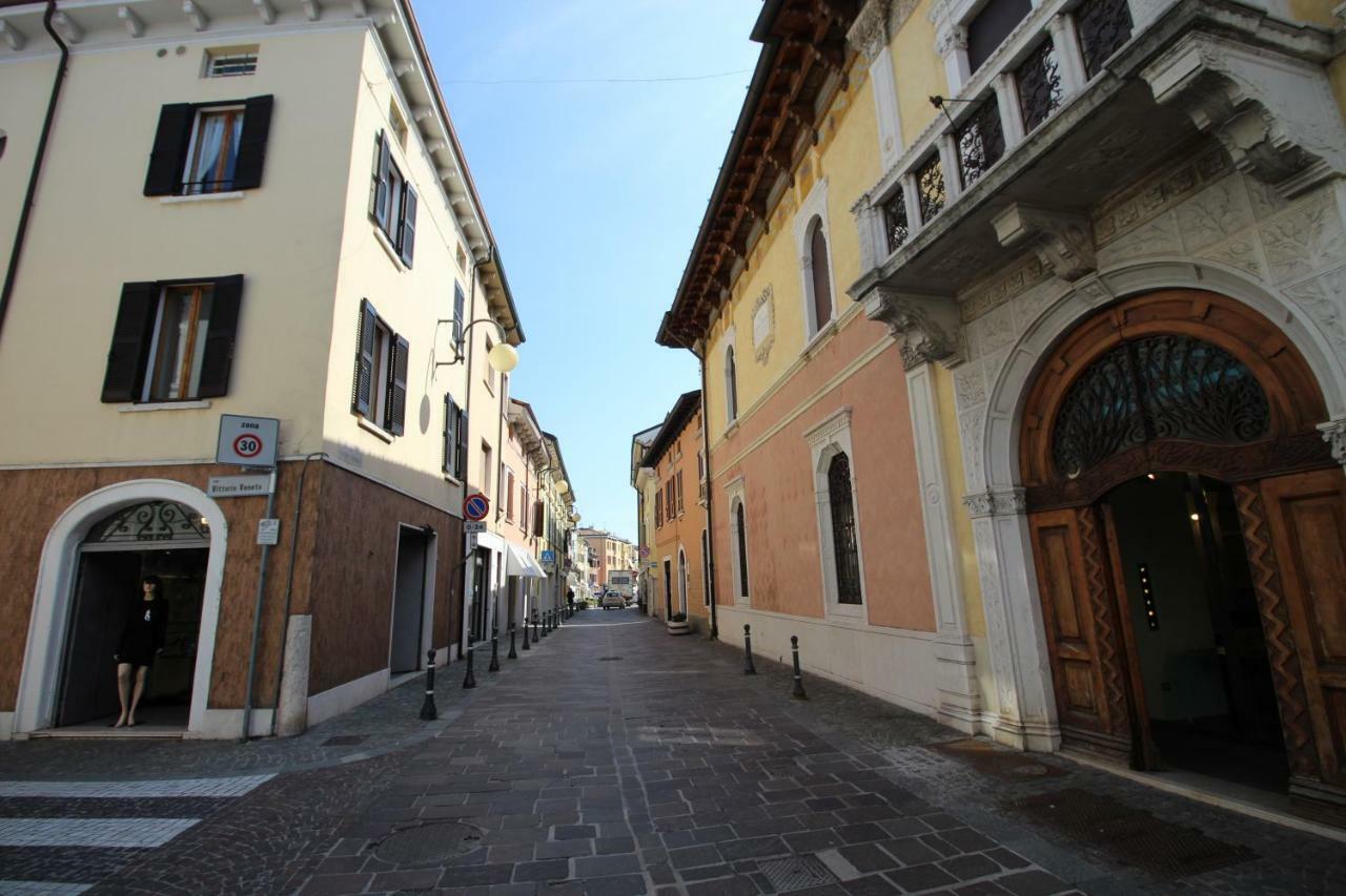 La Mansarda Di Juliette Desenzano del Garda Exterior photo
